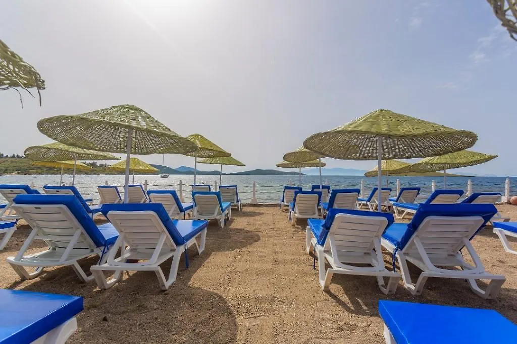 Club Muskebi Hotel Bodrum 4*,